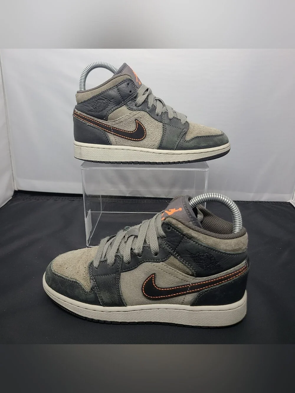 Jordan 1 Mid SE GS 